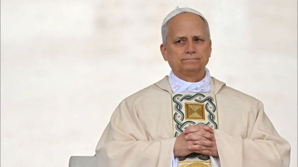 Beiktatták XIV. Leó pápát-imapercek Henczel Szabolcs beledi plébánossal