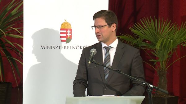 Gulyás Gergely miniszter és Gyopáros Alpár kormánybiztos vitnyédi sajtótájékoztatója a Magyar falu programról