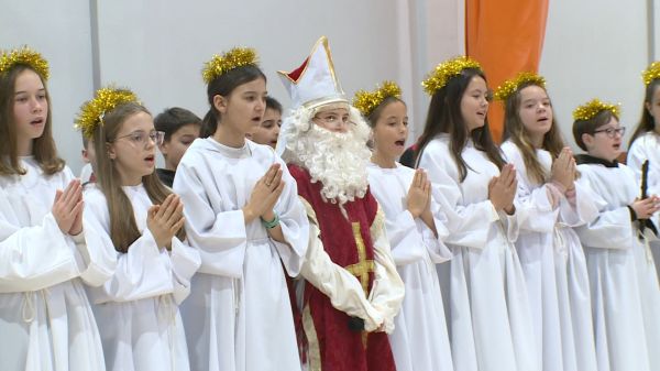 Szent Miklóst köszöntötték a kapuvári katolikus iskolaközpontban