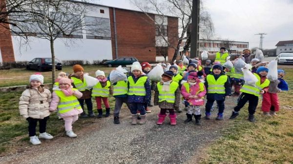 Példás összefogással gyűjtötték a szemetet Beleden