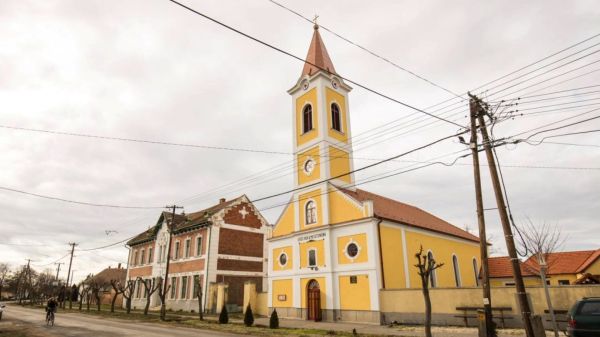  A beledi evangélikus esperes szabadidejében zenél és szívesen kerékpározik