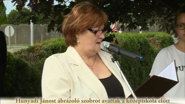 Hunyadi Jánost ábrázoló szobrot avattak a középiskola előtt